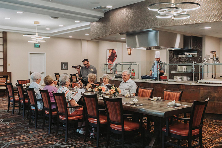 Senior residents dining at Ovation Sienna Hills